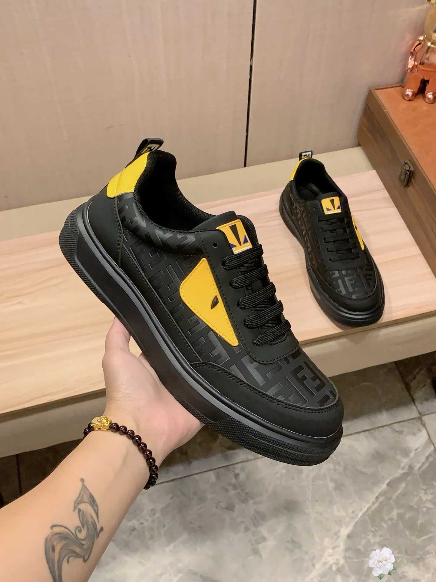 Men's men's shoes💰420💰💰🎩🎩[Lightning][Lightning] "FENDI*" latest • popular casual shoes, top brand [seduce] luxury ~ purchasing agency, top ~ quality. [Strong] The upper is made of imported breathable cowhide with fabric material ➕ Breathable sheepskin feet (•) and fine workmanship. The original stylish and stylish soft rubber wear-resistant and non-slip outsole is light and comfortable on the feet. The real thing looks better when photographed in person. 111: code: 38-44, 3️⃣ colors selected